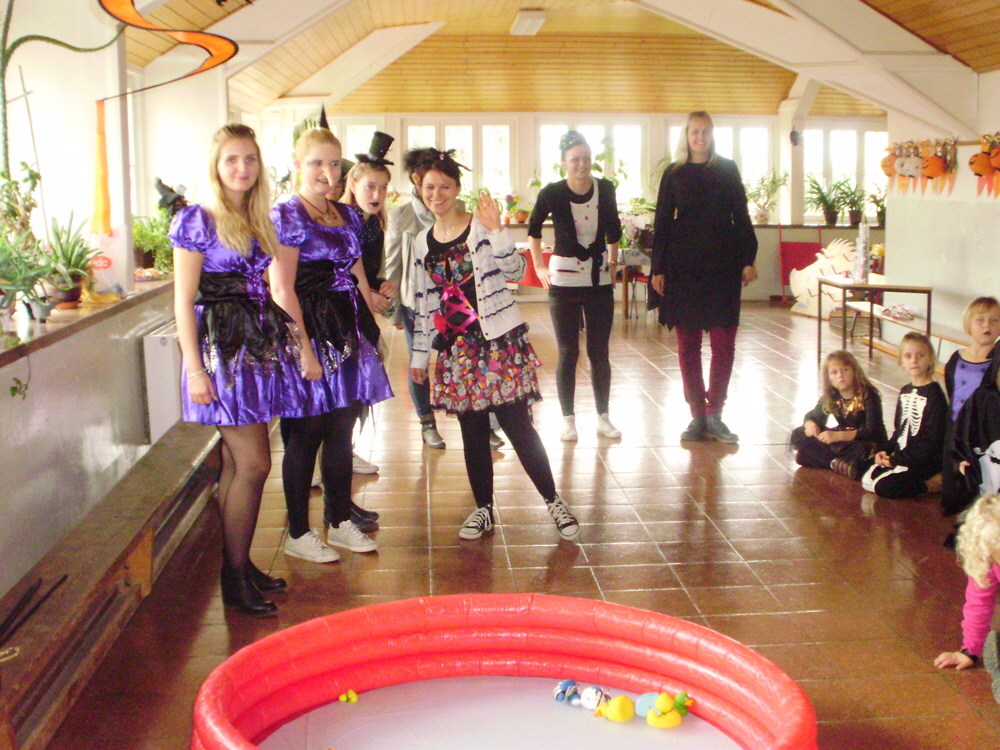 Halloween-Party (durchgefhrt von angehenden Erziehern der Fachschule fr "Wirtschaft und Soziales"
