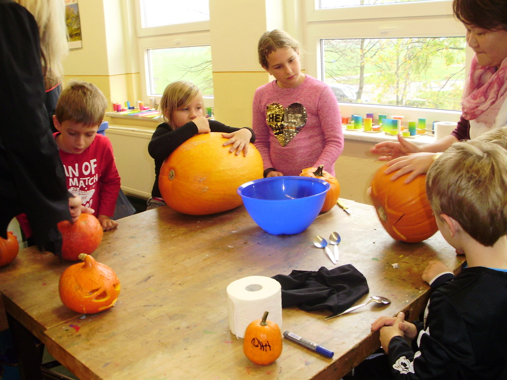 Halloween-Party (durchgefhrt von angehenden Erziehern der Fachschule fr "Wirtschaft und Soziales"