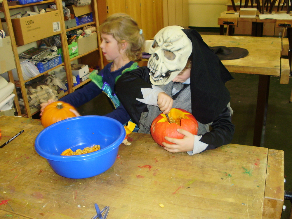 Halloween-Party (durchgefhrt von angehenden Erziehern der Fachschule fr "Wirtschaft und Soziales"