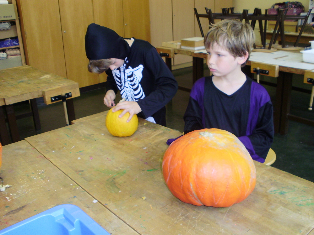 Halloween-Party (durchgefhrt von angehenden Erziehern der Fachschule fr "Wirtschaft und Soziales"