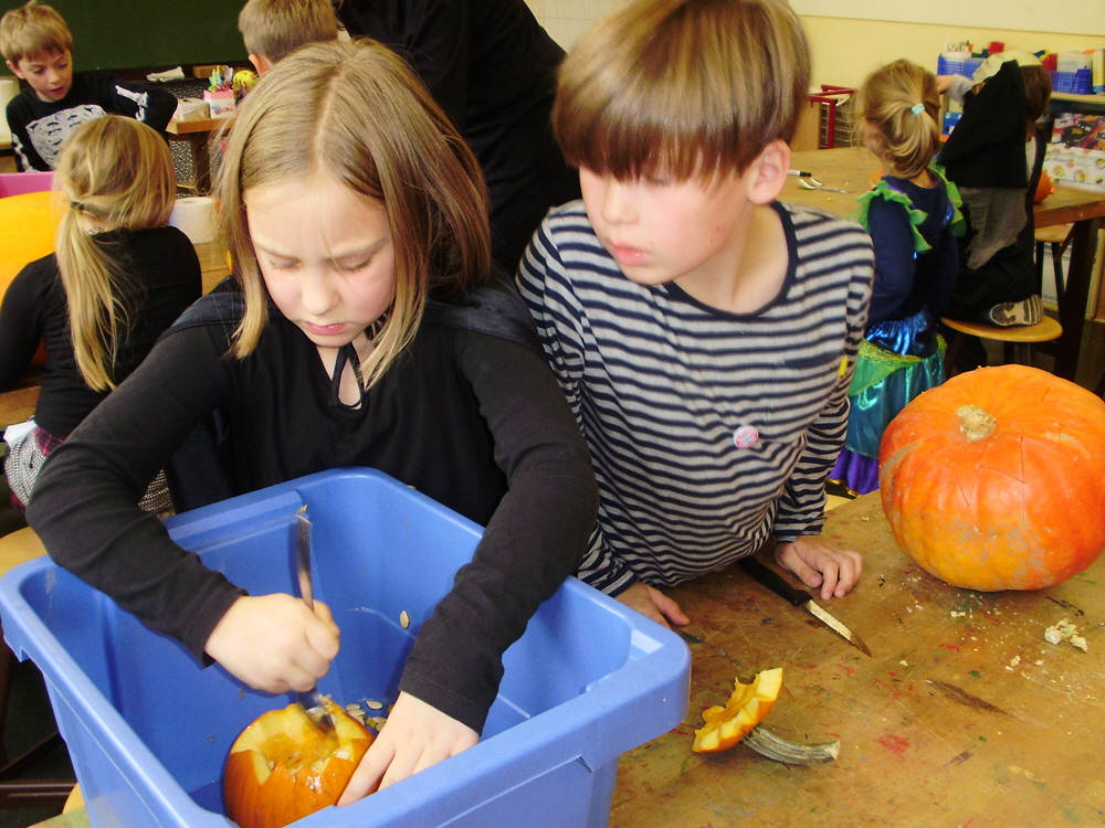 Halloween-Party (durchgefhrt von angehenden Erziehern der Fachschule fr "Wirtschaft und Soziales"