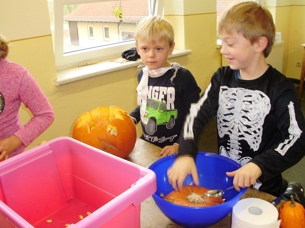 Halloween-Party (durchgefhrt von angehenden Erziehern der Fachschule fr "Wirtschaft und Soziales"
